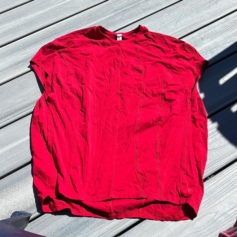 LULULEMON T SHIRT